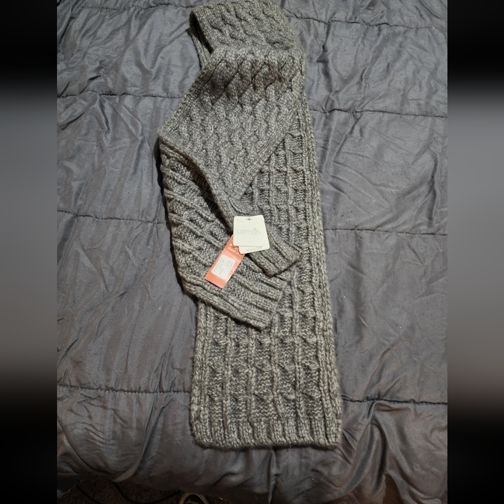 NWT Long wool scarf by Lemon